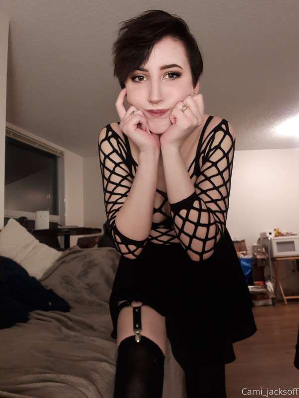 Can't get enough of the goth gorl 😈 19