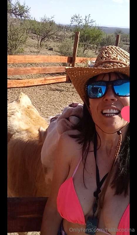 Hoy en la Granja le damos de comer a Melba y al Chapulín, el.. 7