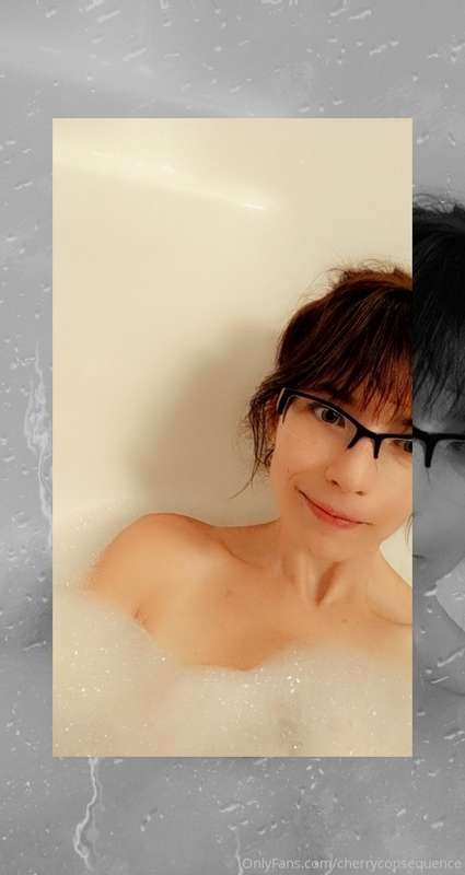 Shower Selfie Sunday! Except it's more Soaking in the water!..