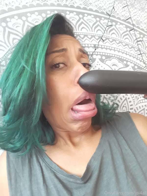 Selling my stinky ass anal dildo. I've had it for a year and.. 1