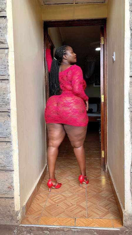 Go check your DMs...you're missing all the fun🍑😏