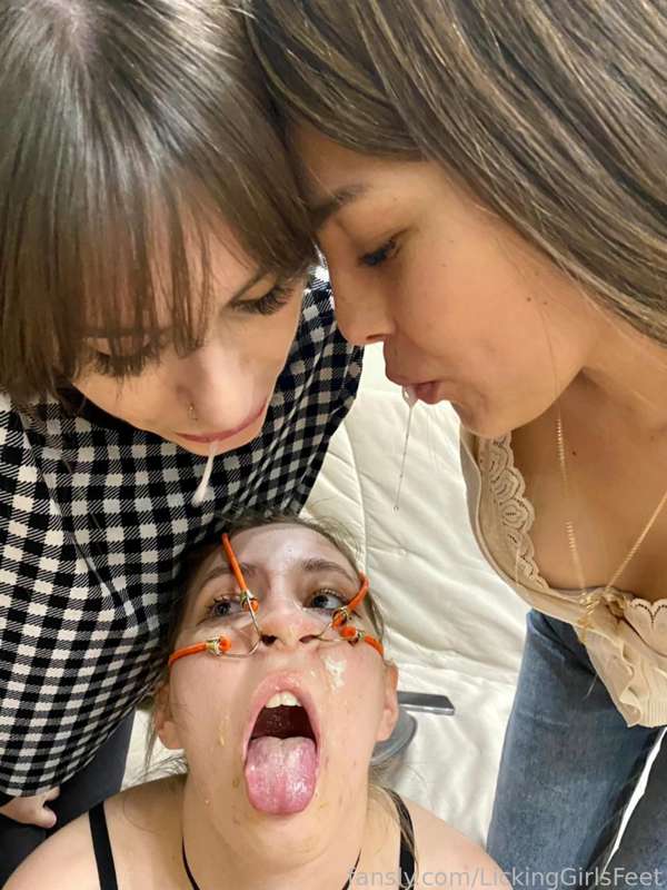 Lickinggirlsfeet - Fansly - 10 Jun, 2022 4