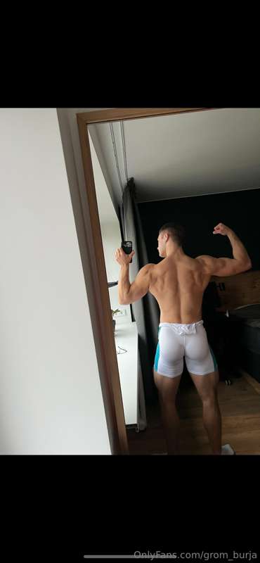 are u into big boys?😏🔥
@grom_burja_vip