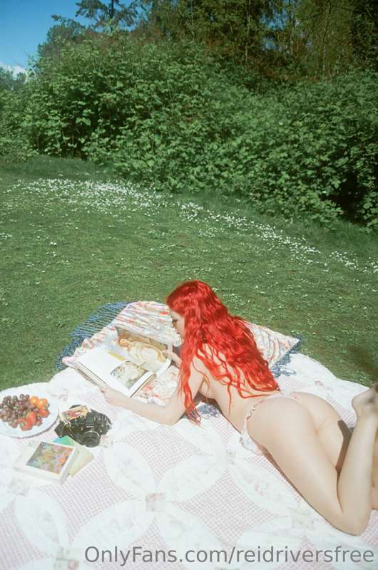 I'm seeing lots of naughty fun with a redhead in your future.. 6