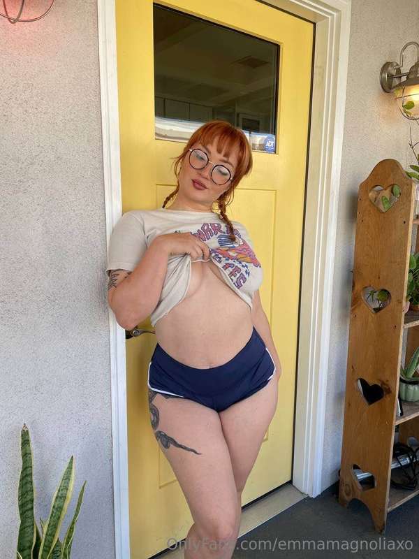 No bra, no problems : 3