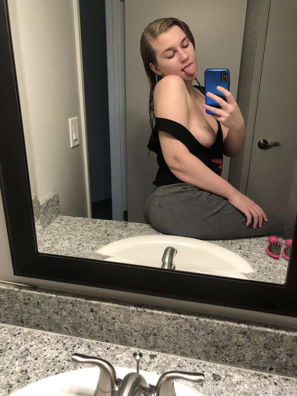 Side boob ✌🏻 15
