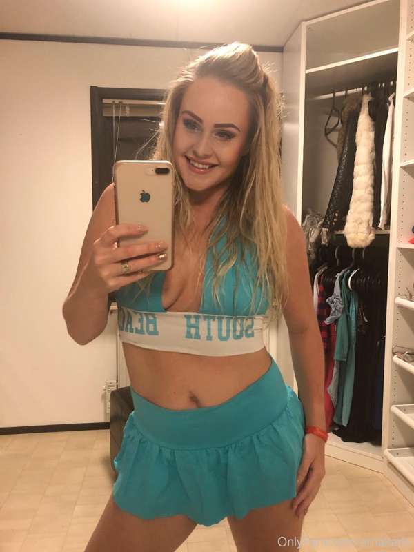 How do you like my outfit ??