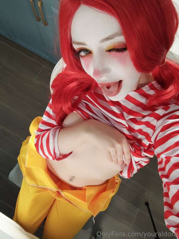 I shot a new video in McDonald's cosplay 😋
I'll send it to y.. 1