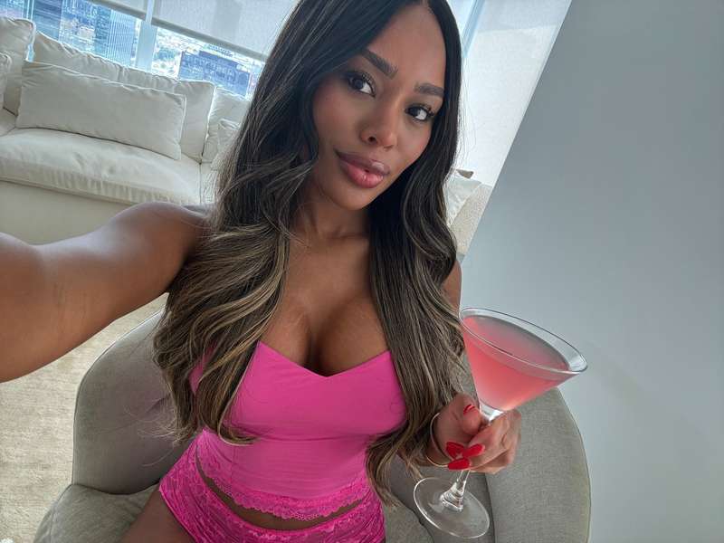 Drink of the weekend: Cosmo 🍸  Can you see why I own this pa..