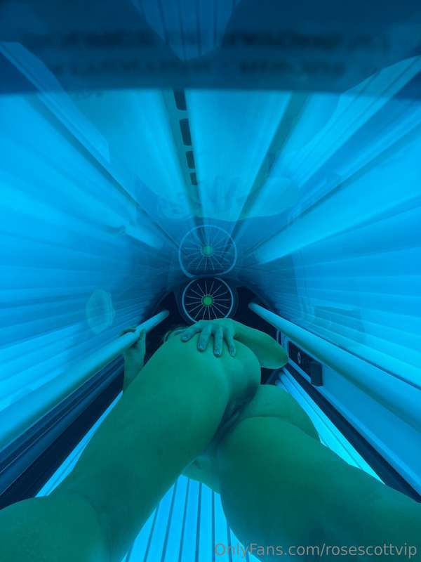 Tanning bed views 😎 3