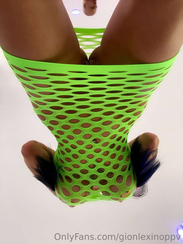 The type of view every man wishes to see when women wear dre.. 2