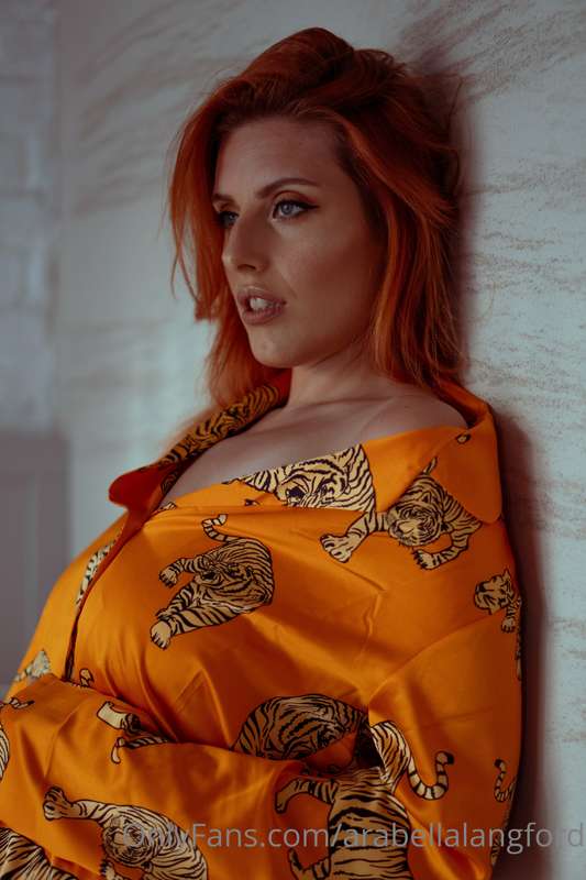 I loved these opulent silky pyjamas, especially the colour.... 1