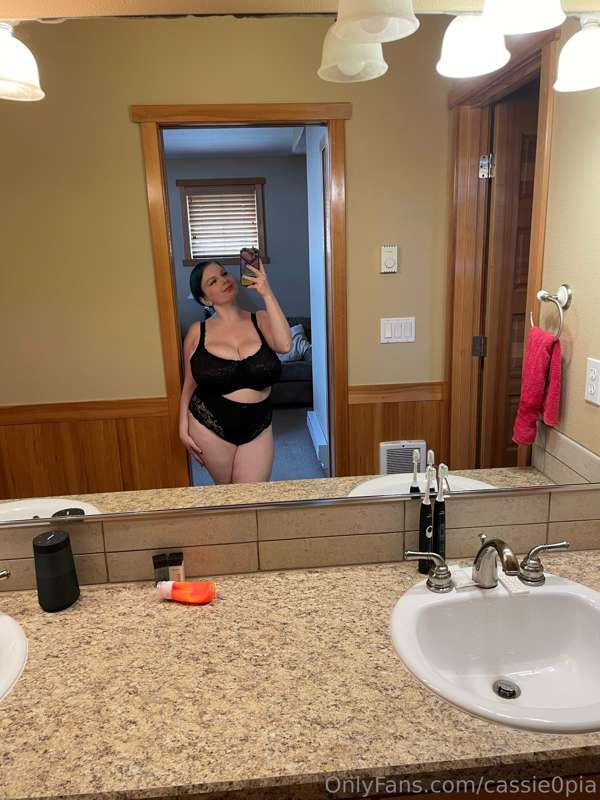 Piece by piece. Forgot to take one fully clothed 🤭 2