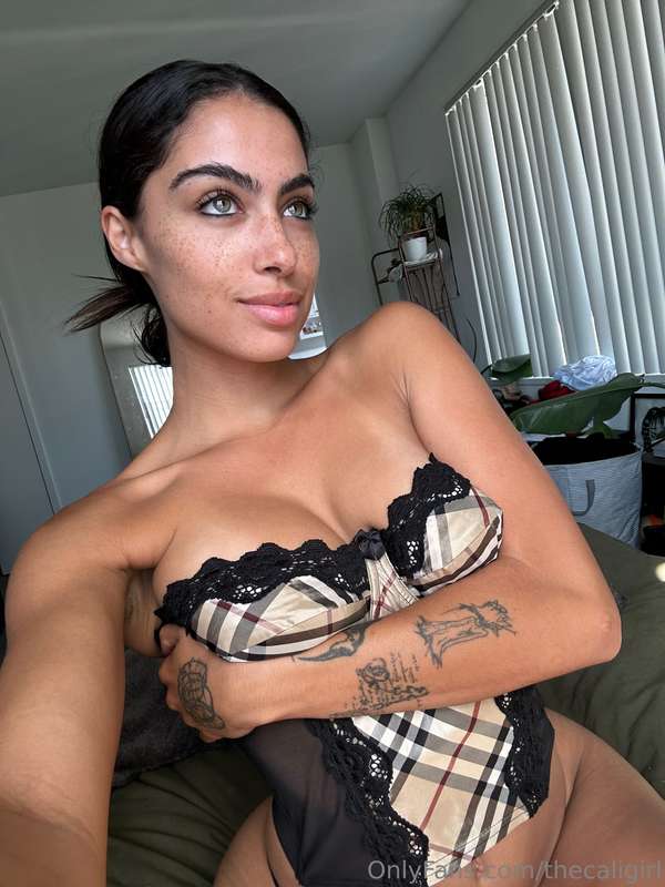 ❤️SLUTTY SOLO STRIPTEASE ❤️ cum watch me strip down to my li..