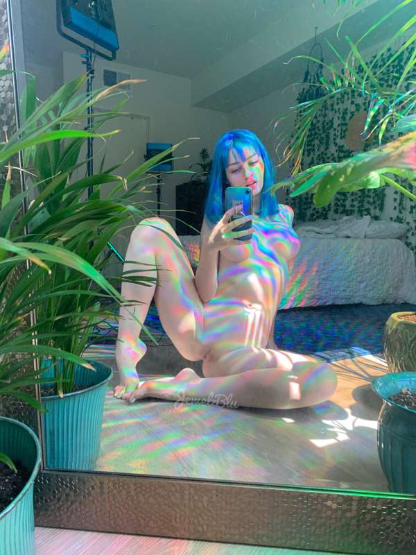 Rainbows and plants are to favorite things ever 💙