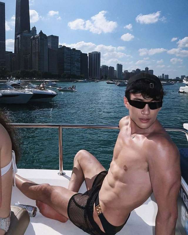 Save a horse ride a Sunseeker 65 🤠🛥️🎂😎Outfit details:Swim br.. 2