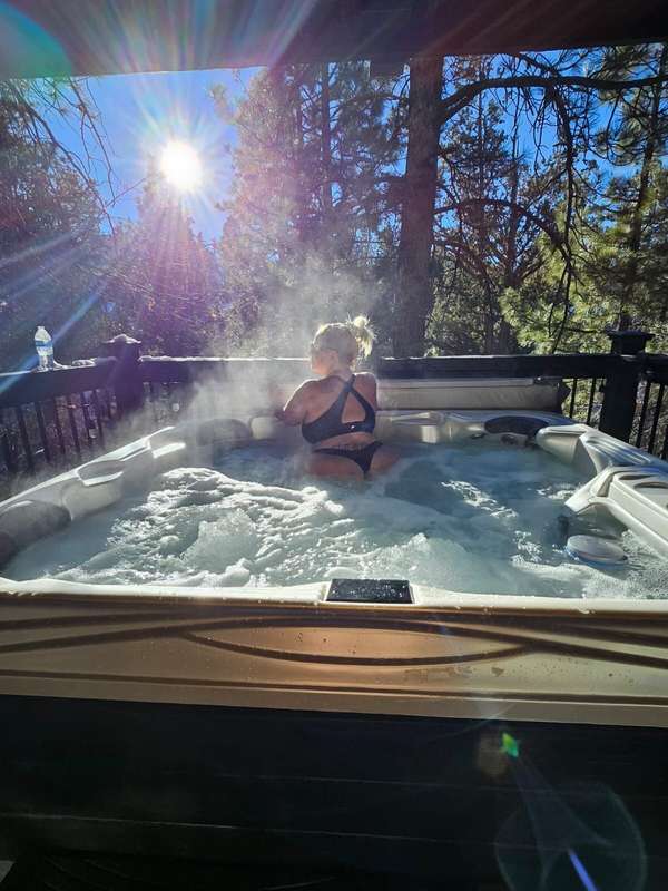 Hot tub birthday fun in the snow ❄️ 