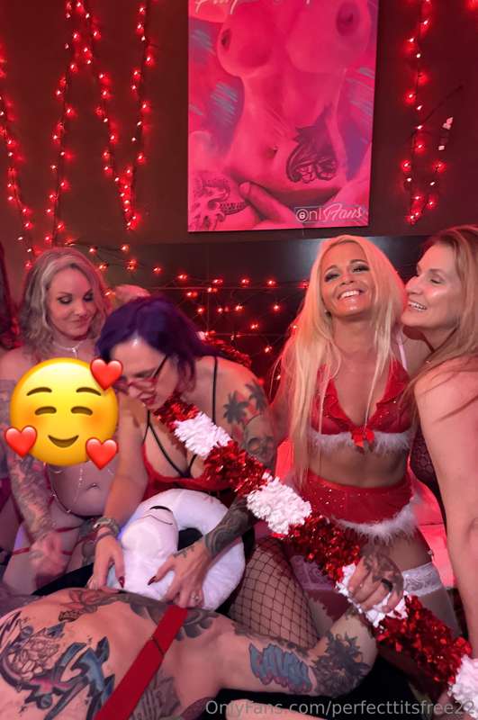 I was a huge cock sucking slut at the 🍍 Christmas 🎄 Party! A..