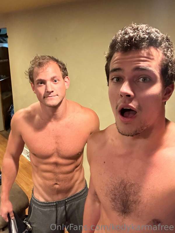 My first time ever cumming in a guys mouth 😈 my roommate lef..