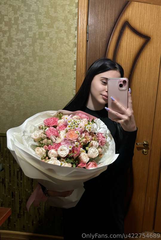 a beautiful bouquet of flowers from a beautiful girl! 💕😘