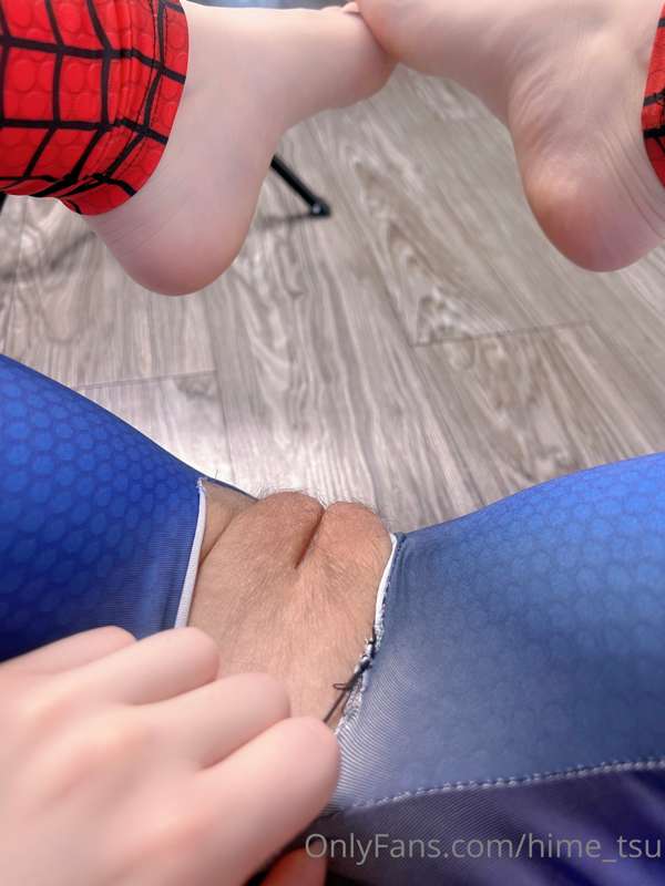 Are you down bad for this spider girl pussy? 5