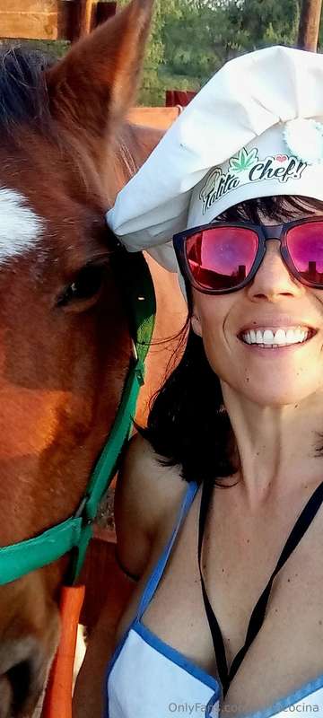 Le encantan las zanahorias 👩‍🍳🥕🥕🥕🐎🐴#lagranjadetalita❤️ 1