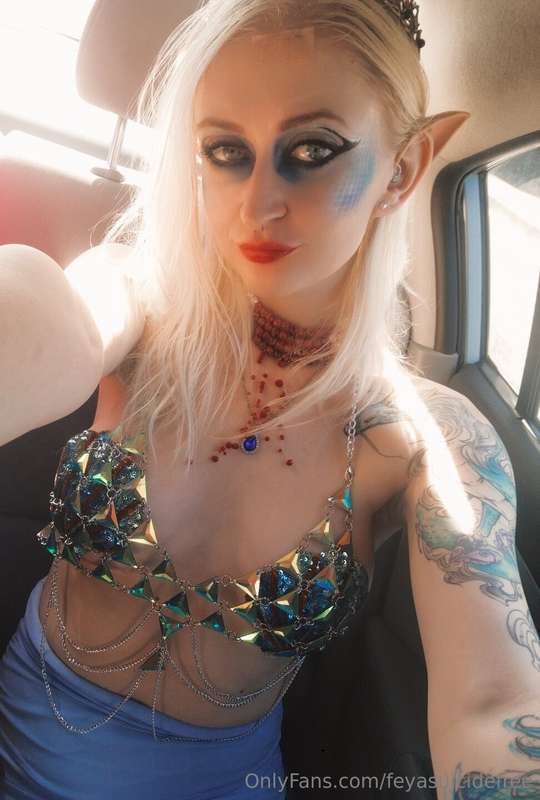 Comiccon 2024 😈 Guess what I am and you'll get a special rew.. 1