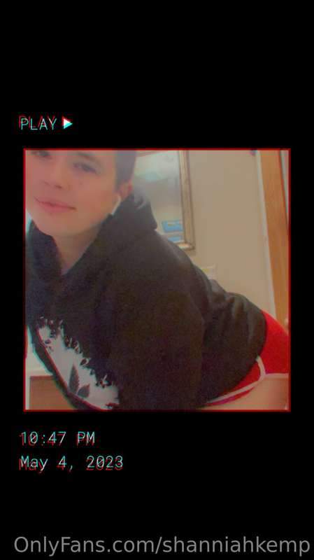 Who wants to see me get bent over?👅