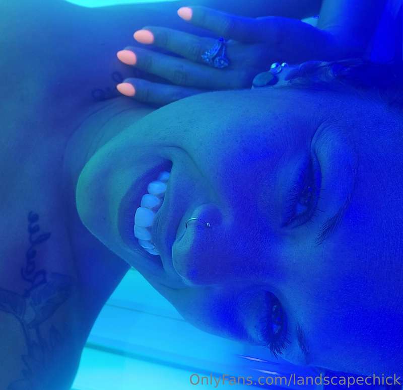It's chilly today. Decided to warm up with a quick tanning s..