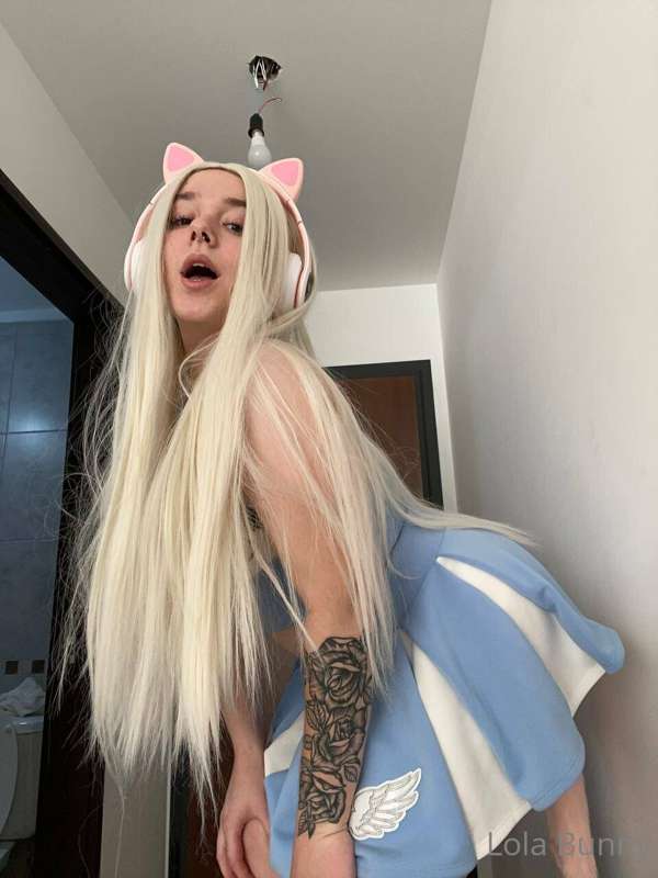 👉👈 looking for a ***wet*** pussy?😈 look under my skirt ;)