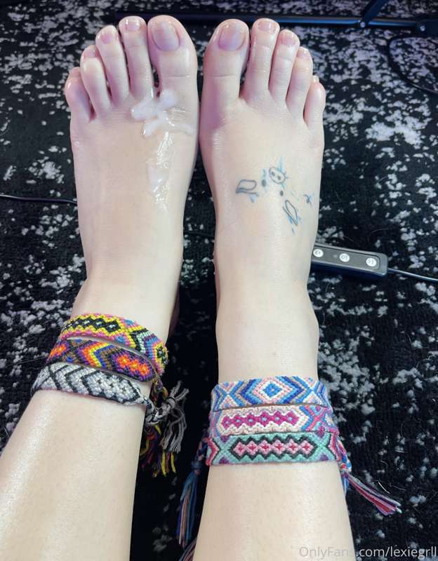 Real footjob video being sent to your dms at 5pm eastern!! D..