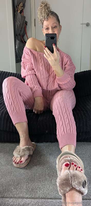 ...Sundays are for fucking in jimmies & slippers..!!🩷🩷P1NEW ..