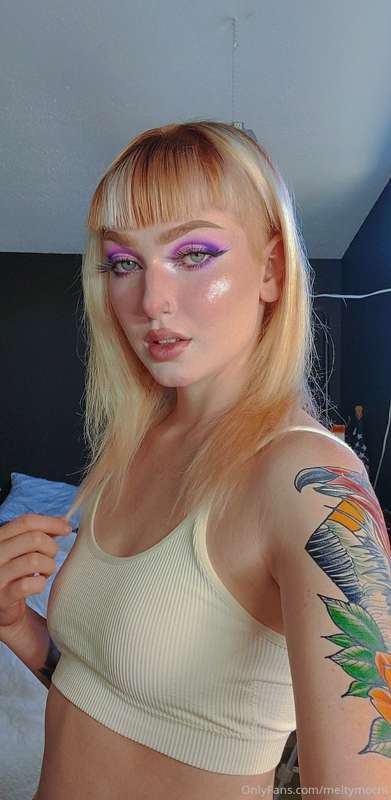 I know this isn't a nude but I felt so good about my makeup .. 1