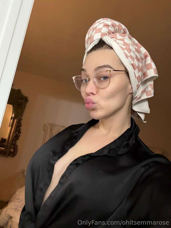 Hugs and kisses to all my new fans joining my page! I apprec..