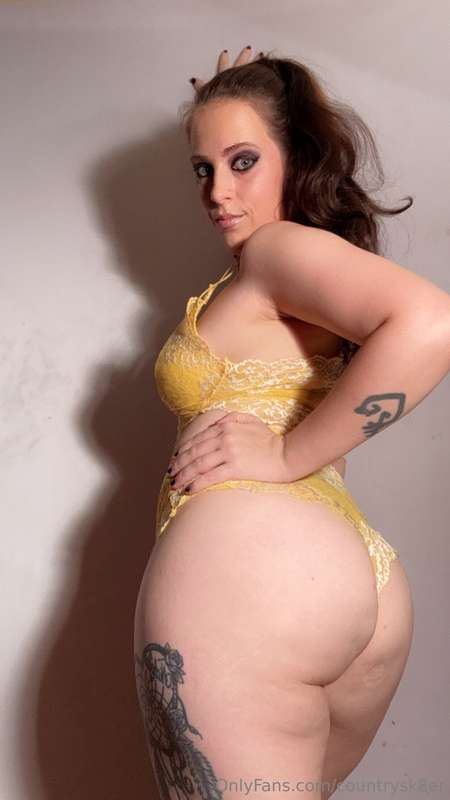 Just cause I love yellow (; 18