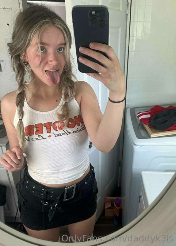 am I the sexiest server you've ever seen? hehe