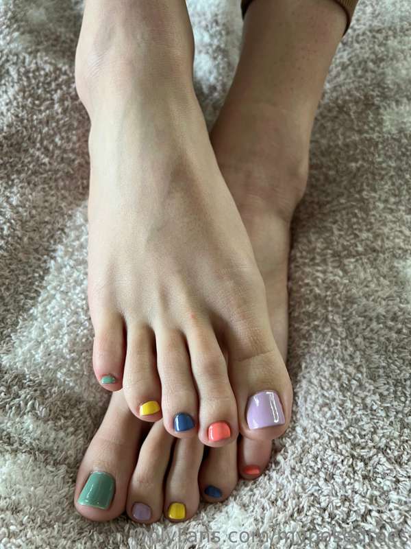 Rainbow toes covered in cum twice! Could you handle them? Do..