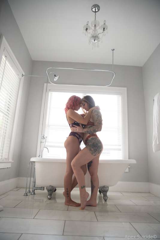 Part 1 of this magical set with the stunning @julz_implied (.. 8