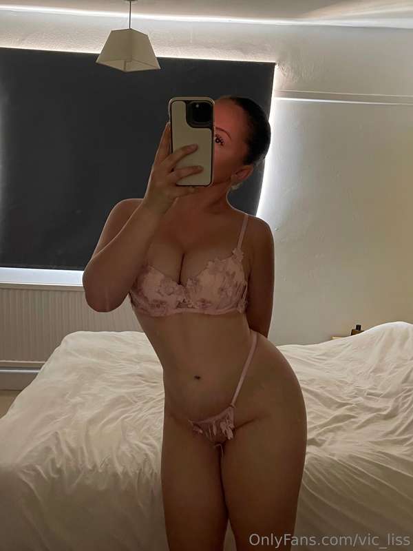 do you like a woman with curves? 