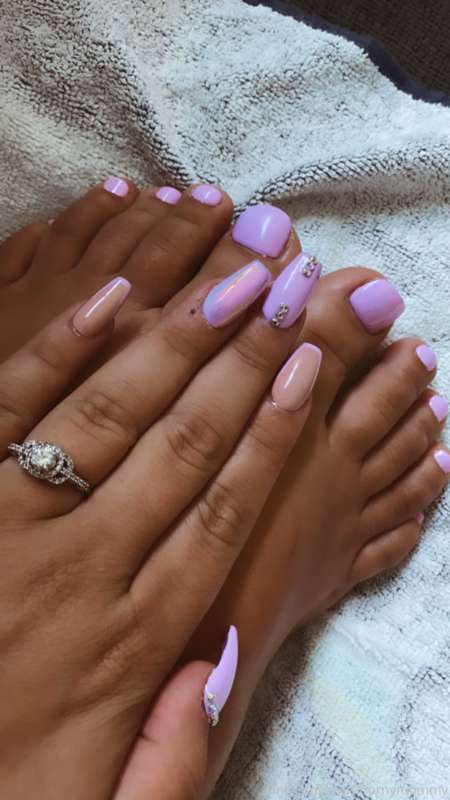 Do you like mommy’s nails and toes