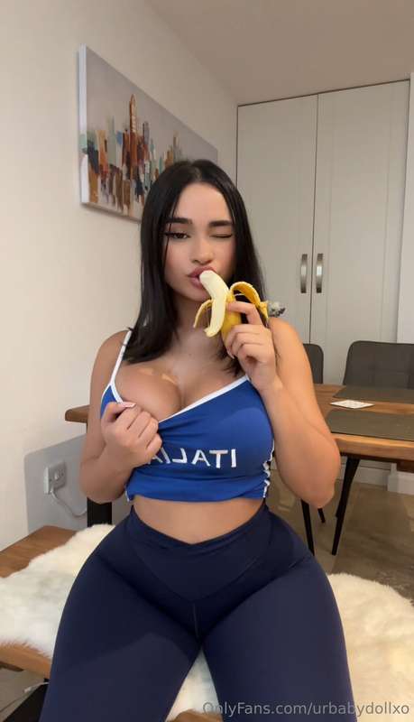 my favorite snack 🍌I think I can eat the whole thing in one ..