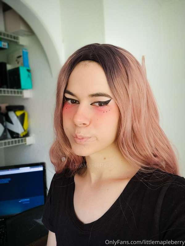 Boo! Did I scare u?😳 

I have a pink wig too, but I don't li.. 1
