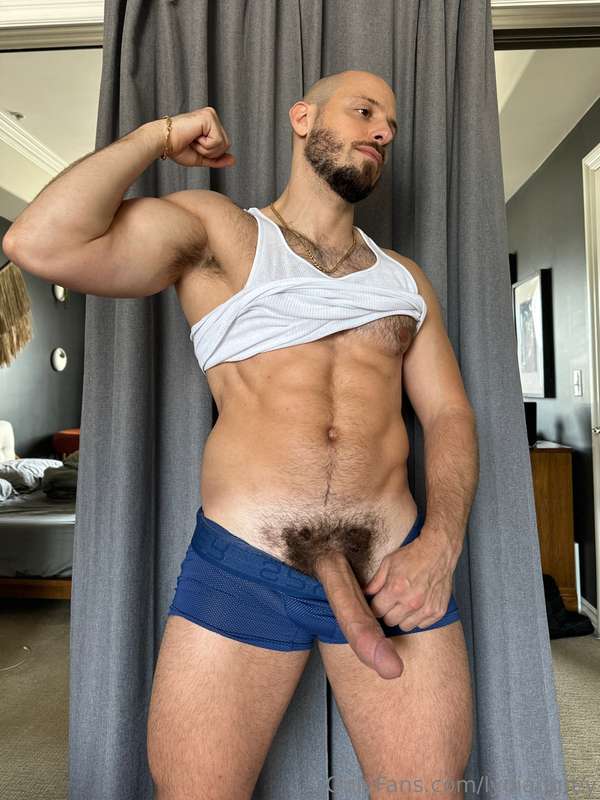 Sniff me, taste me, swallow my big dick 🍆 💪🏼 🦶🏻 