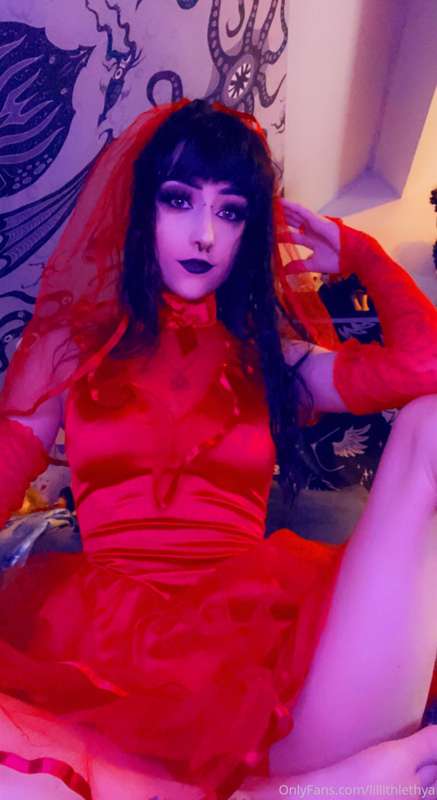 💦❤️ Lydia Deetz needs help taking the dress off ❤️💦 28