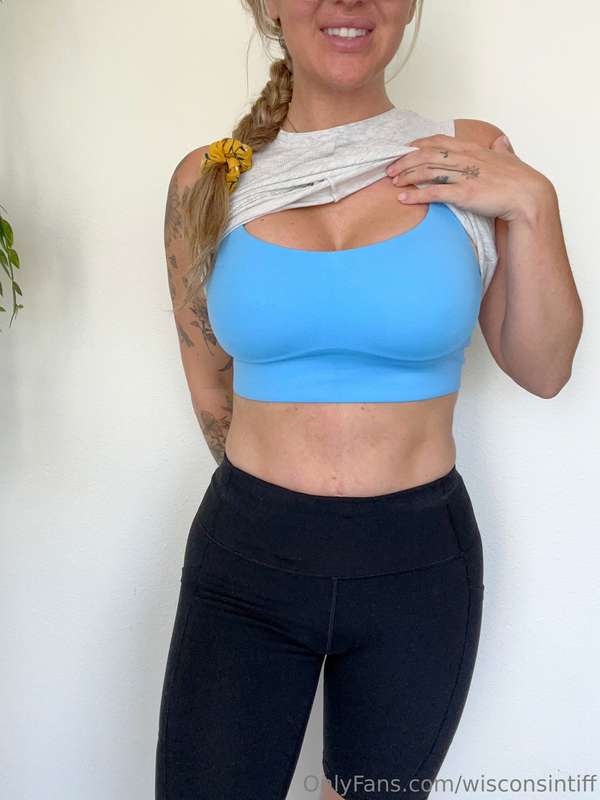 Swipe to see boobs  Went to yoga class this morning