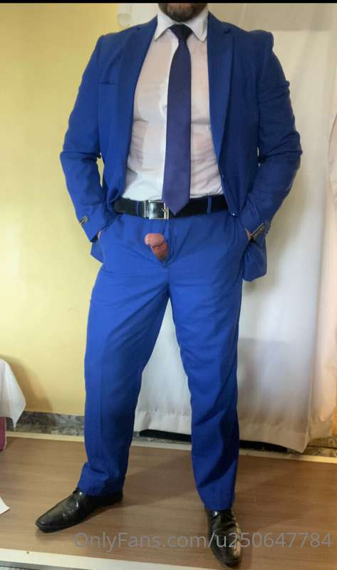 Gemi gostoso. Meu pau tava pulsando nesse terno 3
