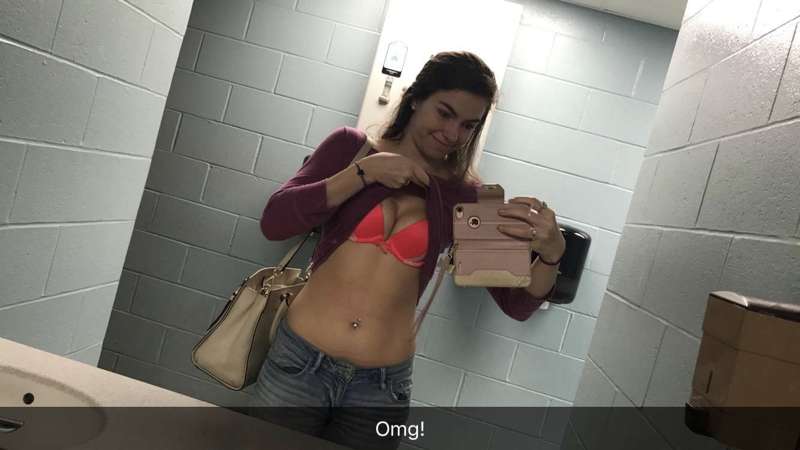 flashing you💓 bar bathroom pics! 😜🔥