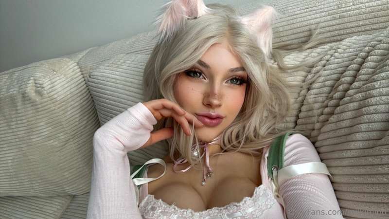 I wanna drive you crazy! Just waiting for your message meoow..