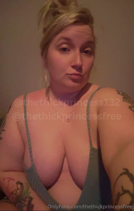 Cum watch me fuck a monster cock when you sub to my VIP 😈Fre..