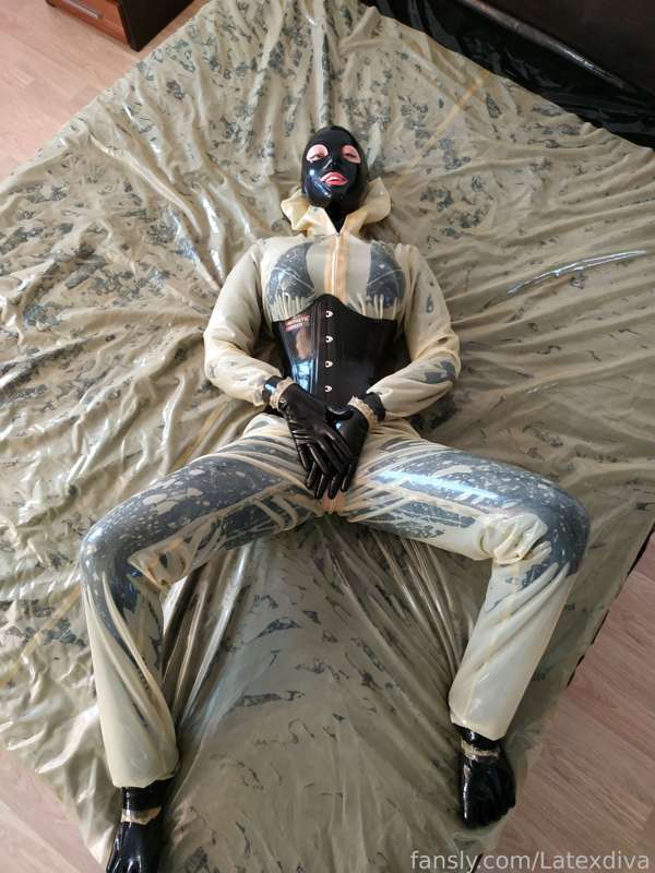 Latexdiva - Fansly - 28 Sep, 2022 4